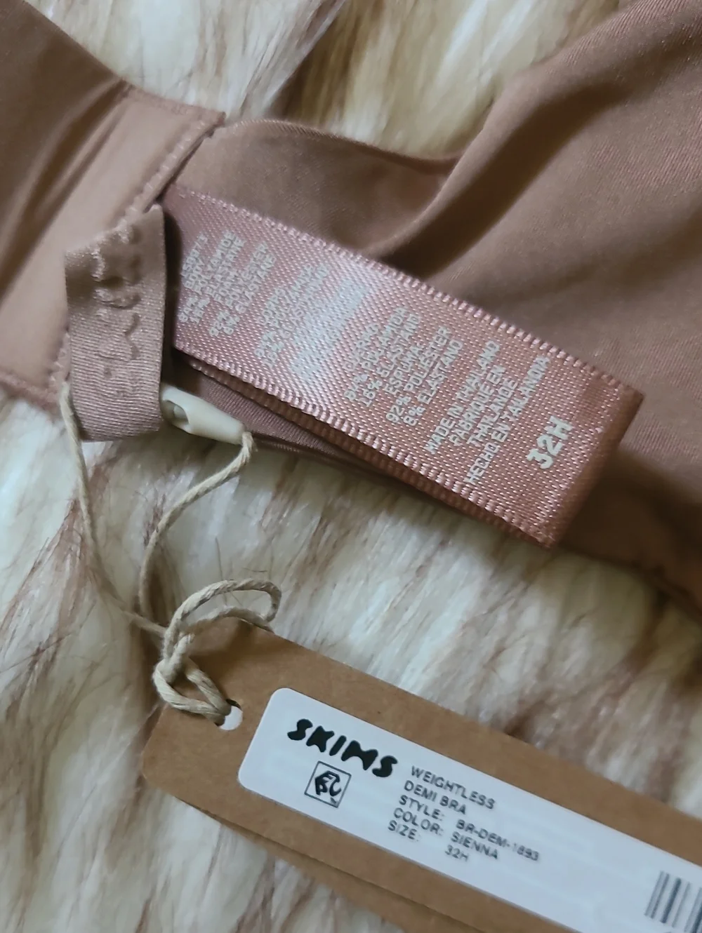 SKIMS nwt weightless